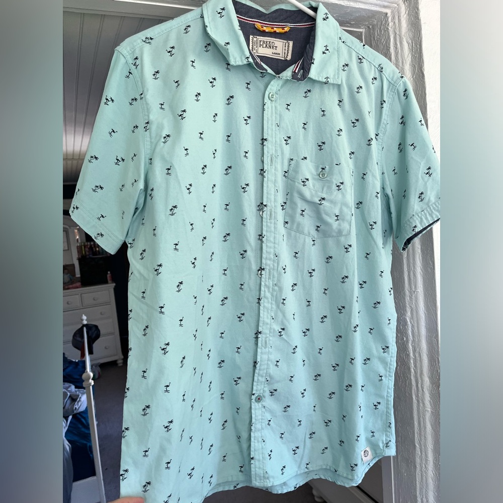 Light blue men’s short sleeve button down Free Planet size L